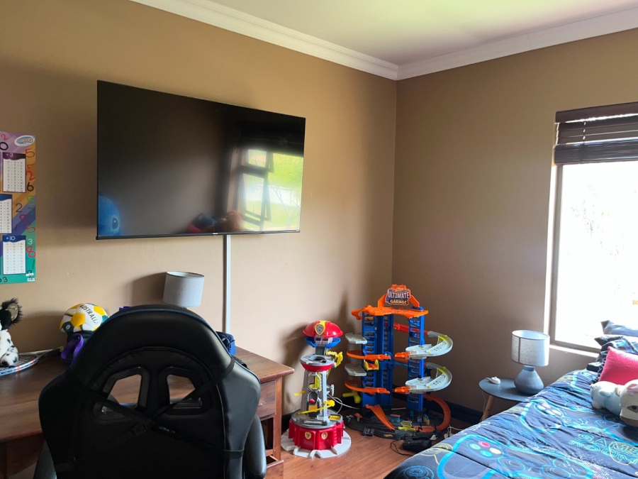 To Let 4 Bedroom Property for Rent in Melodie North West